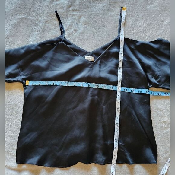 Wilfred Black Silky Cold Shoulder Top Size Small - Picture 7 of 9